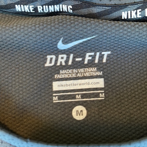 MEN’S NIKE RUNNING DRI-FIT CONTOUR BREATHABLE SHORT SLEEVED GREY TEE - SIZE M - Picture 3 of 7